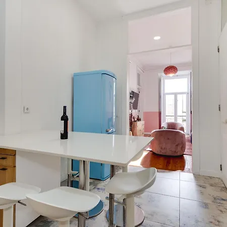 Beautiful 2br High Ceiling/50m From Timeout Market 公寓 Lisboa