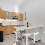 Beautiful 2br High Ceiling/50m From Timeout Market * リスボン