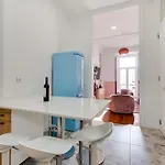 Beautiful 2br High Ceiling/50m From Timeout Market 公寓 Lisboa