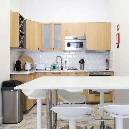 Apartment Beautiful 2br High Ceiling/50m From Timeout Market *