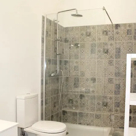 Beautiful 2br High Ceiling/50m From Timeout Market Apartment Lisbon