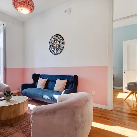 Beautiful 2br High Ceiling/50m From Timeout Market Апартаменти Лісабон