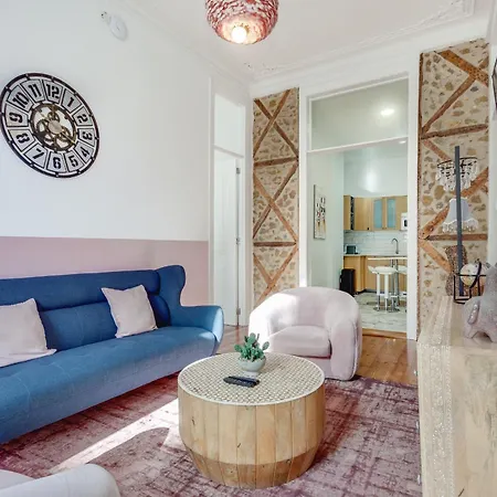 Апартаменти Beautiful 2br High Ceiling/50m From Timeout Market