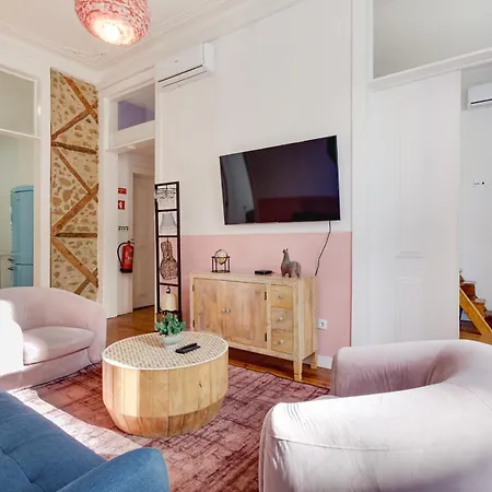 Апартаменти Beautiful 2br High Ceiling/50m From Timeout Market