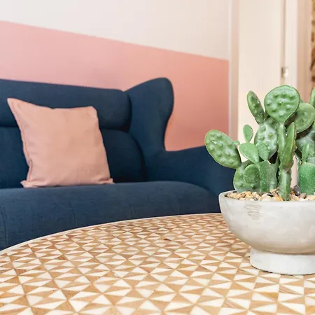 Апартаменти Beautiful 2br High Ceiling/50m From Timeout Market *