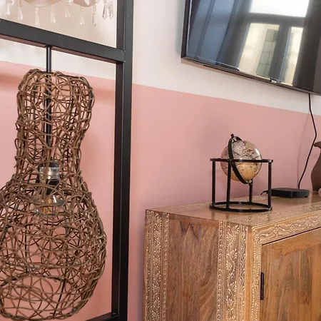 Апартаменти Beautiful 2br High Ceiling/50m From Timeout Market *