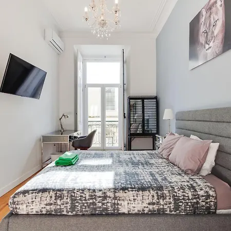 Beautiful 2br High Ceiling/50m From Timeout Market Лісабон
