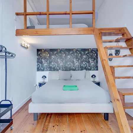 Beautiful 2br High Ceiling/50m From Timeout Market * Lisboa