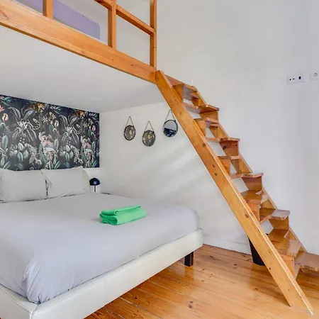 Апартаменти Beautiful 2br High Ceiling/50m From Timeout Market Лісабон