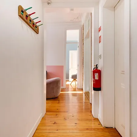 Beautiful 2br High Ceiling/50m From Timeout Market Lisbon