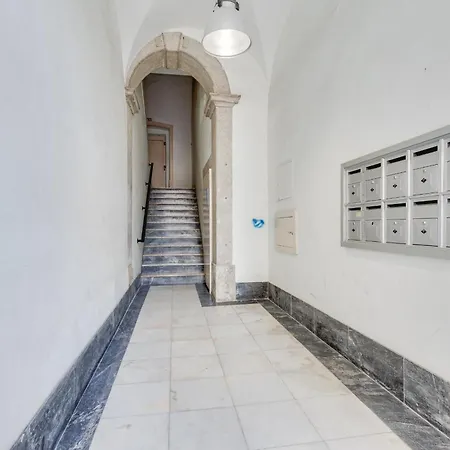 Beautiful 2br High Ceiling/50m From Timeout Market Апартаменти Лісабон