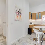 Beautiful 2br High Ceiling/50m From Timeout Market Apartman *