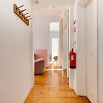 Beautiful 2br High Ceiling/50m From Timeout Market Lisboa